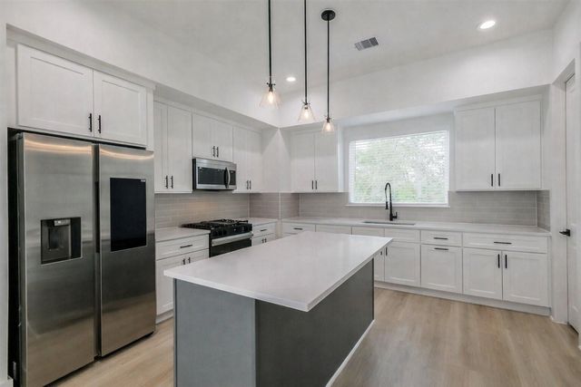 5703 Balbo Street F, Houston, TX 77091