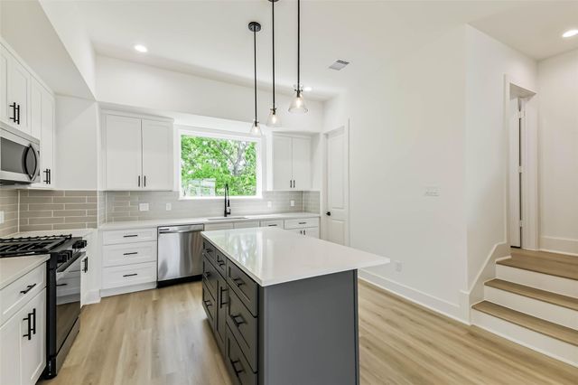 5703 Balbo Street F, Houston, TX 77091