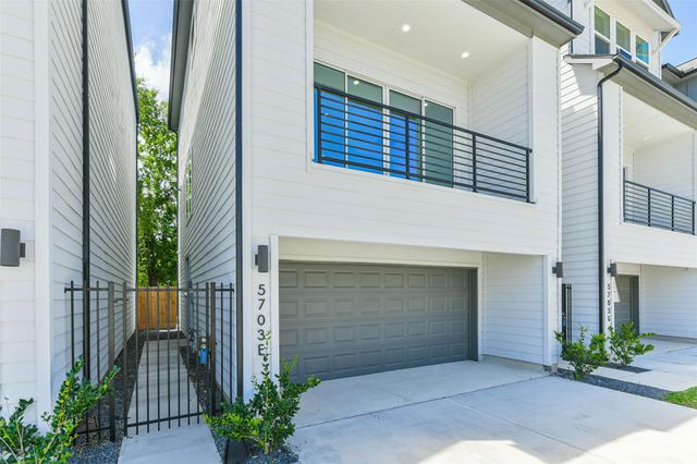 5703 Balbo Street F, Houston, TX 77091