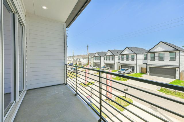 5703 Balbo Street F, Houston, TX 77091