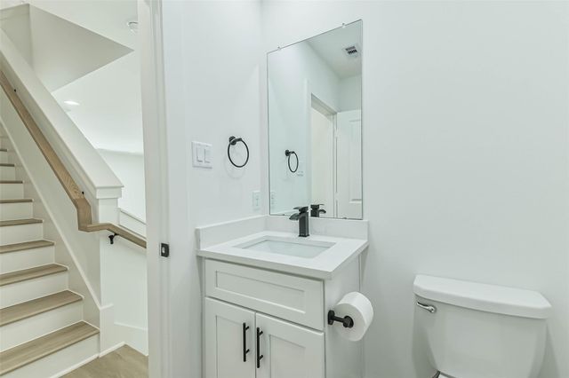 5703 Balbo Street F, Houston, TX 77091