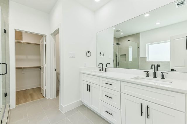 5703 Balbo Street F, Houston, TX 77091