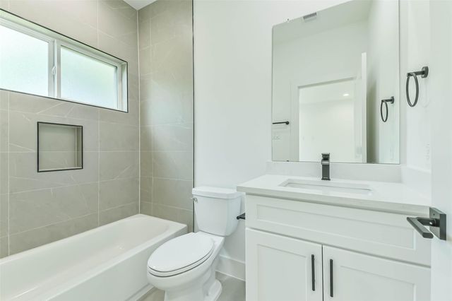 5703 Balbo Street F, Houston, TX 77091