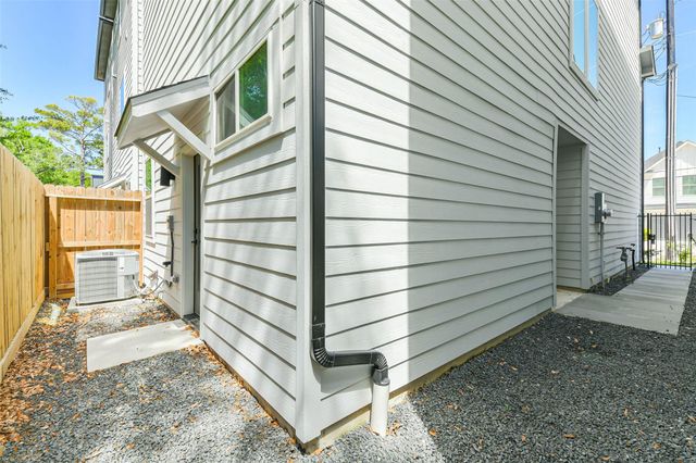 5703 Balbo Street F, Houston, TX 77091