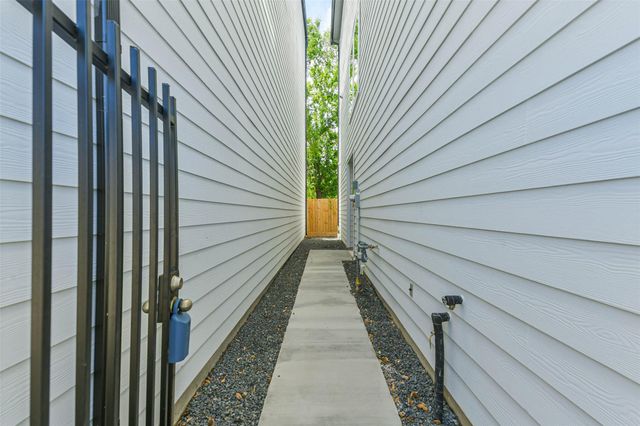 5703 Balbo Street F, Houston, TX 77091