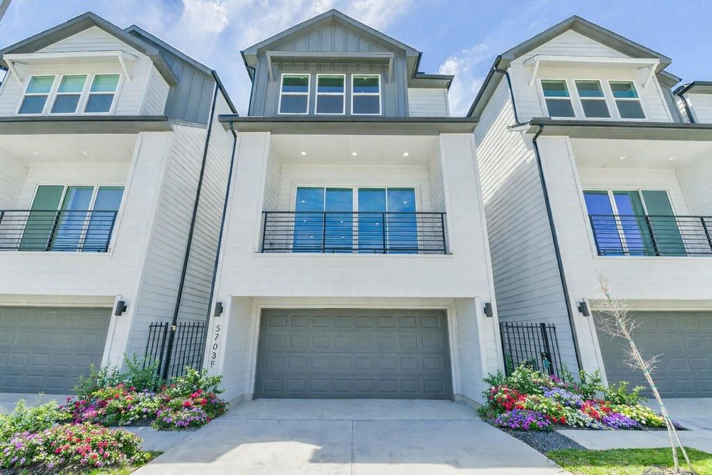 5703 Balbo Street F, Houston, TX 77091