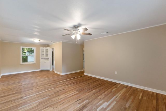 701 Crestview Dr., Hattiesburg, MS 39401