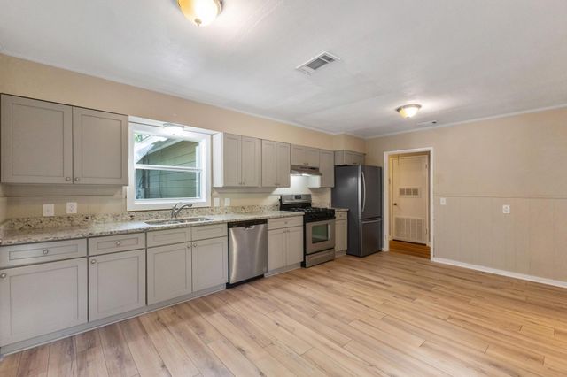 701 Crestview Dr., Hattiesburg, MS 39401