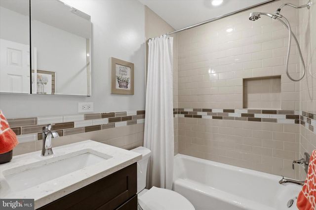 118 CLARRIGE DR, Willow Grove, PA 19090