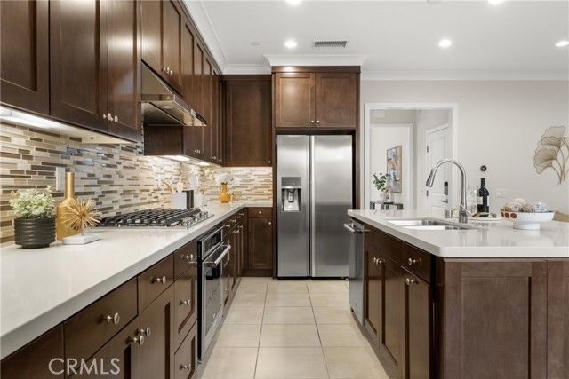 113 Hanging, Irvine, CA 92620