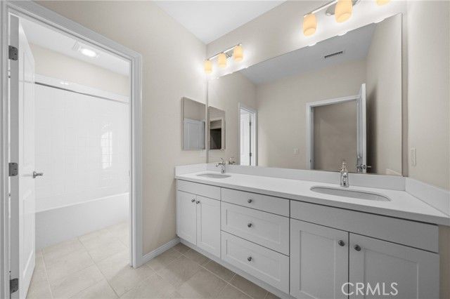 113 Hanging, Irvine, CA 92620