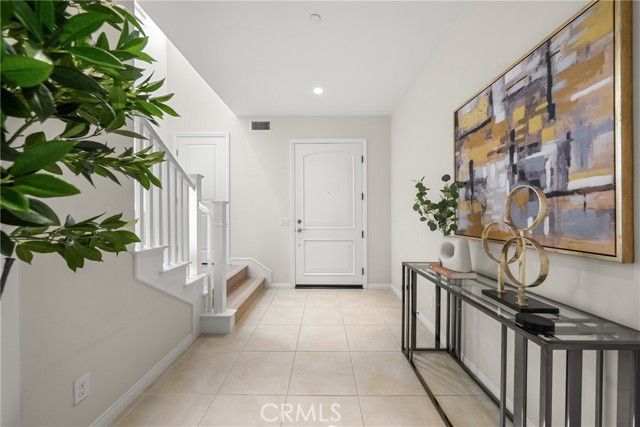 113 Hanging, Irvine, CA 92620