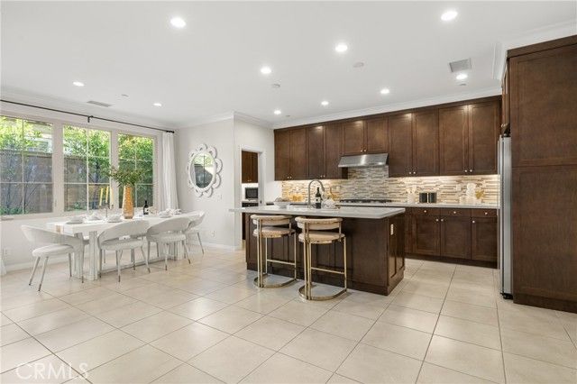 113 Hanging, Irvine, CA 92620