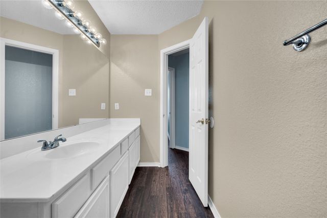 916 Joshua Drive, Burleson, TX 76028