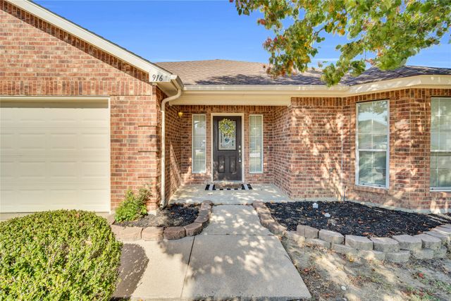 916 Joshua Drive, Burleson, TX 76028