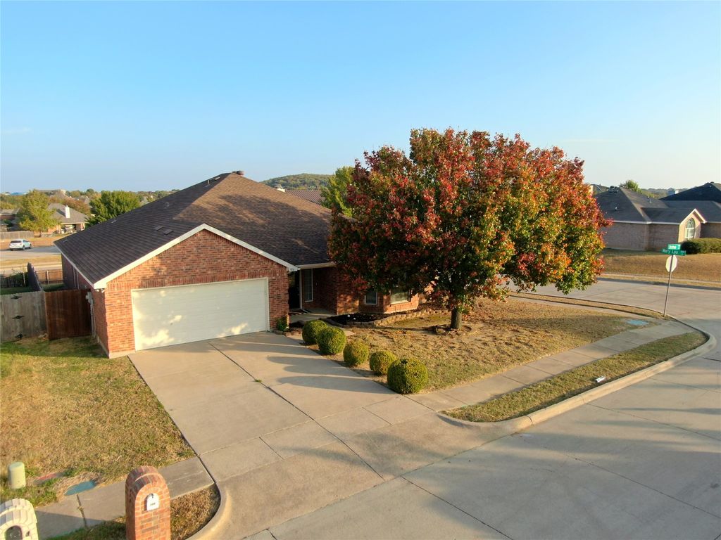 916 Joshua Drive, Burleson, TX 76028