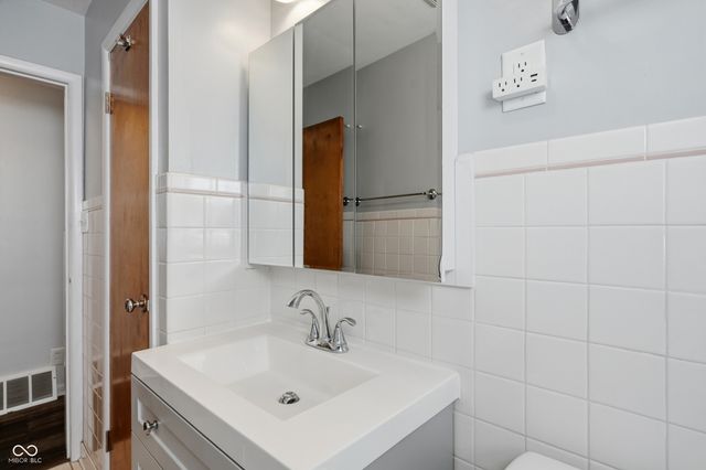 202 N 18th Avenue, Beech Grove, IN 46107
