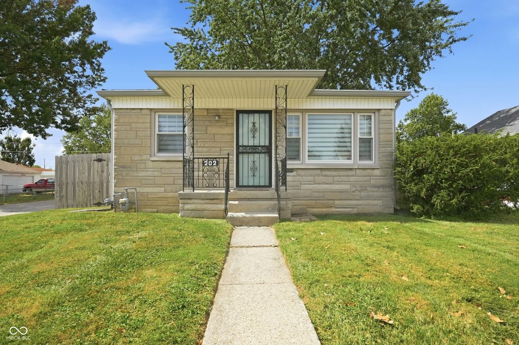 202 N 18th Avenue, Beech Grove, IN 46107