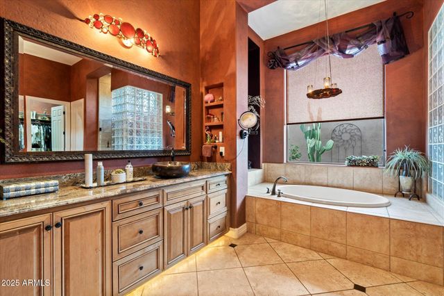 41252 N WHISTLING STRAIT Court, Anthem, AZ 85086