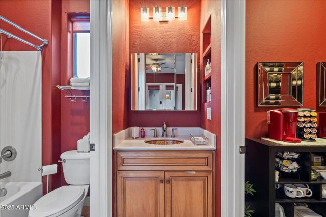 41252 N WHISTLING STRAIT Court, Anthem, AZ 85086