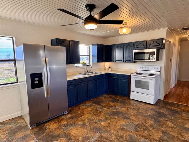 207 County Road 3214, Bridgeport, TX 76426