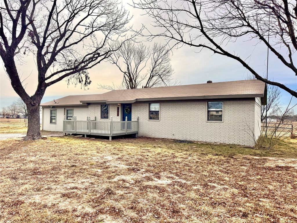 207 County Road 3214, Bridgeport, TX 76426