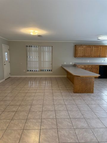 412 St Louis St, Raceland, LA 70394