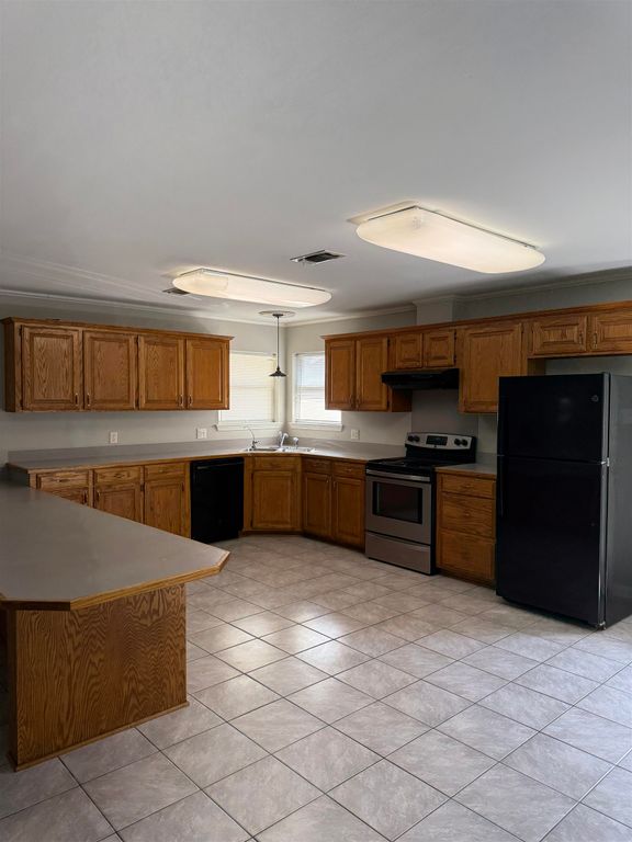 412 St Louis St, Raceland, LA 70394