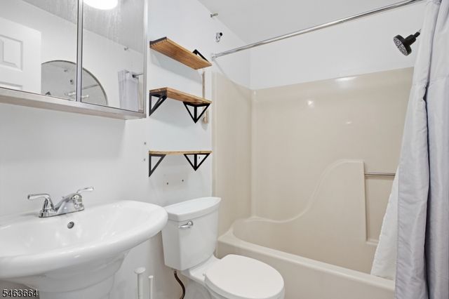 366 Trenton Ave 4G, Paterson City, NJ 07503