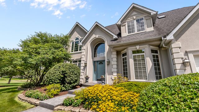 2506 Royal St Georges Court, St. Charles, IL 60174