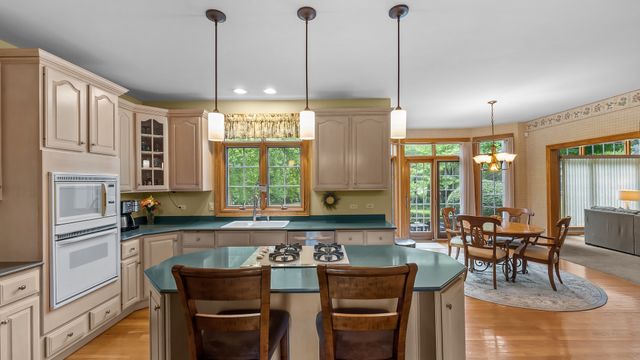2506 Royal St Georges Court, St. Charles, IL 60174