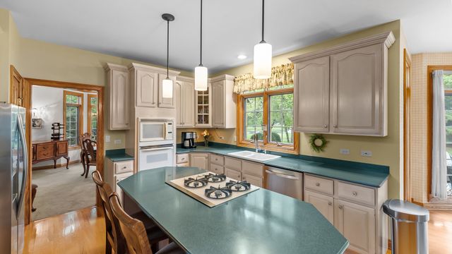 2506 Royal St Georges Court, St. Charles, IL 60174