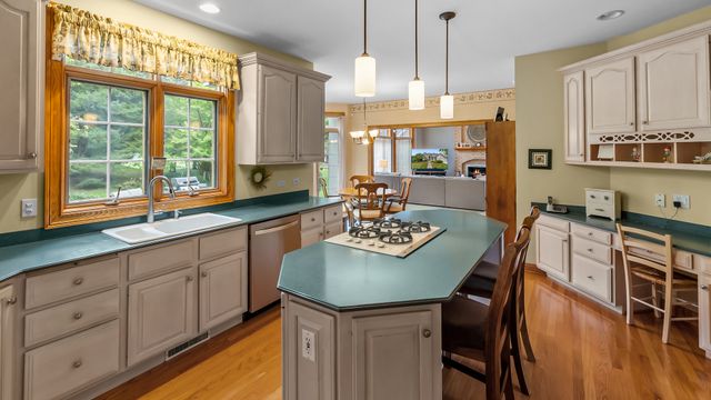 2506 Royal St Georges Court, St. Charles, IL 60174