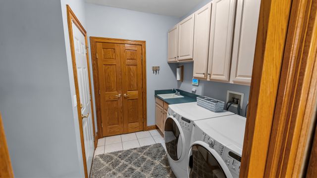2506 Royal St Georges Court, St. Charles, IL 60174