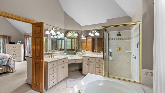2506 Royal St Georges Court, St. Charles, IL 60174