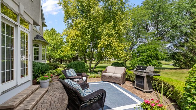 2506 Royal St Georges Court, St. Charles, IL 60174