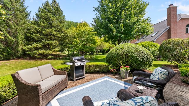 2506 Royal St Georges Court, St. Charles, IL 60174
