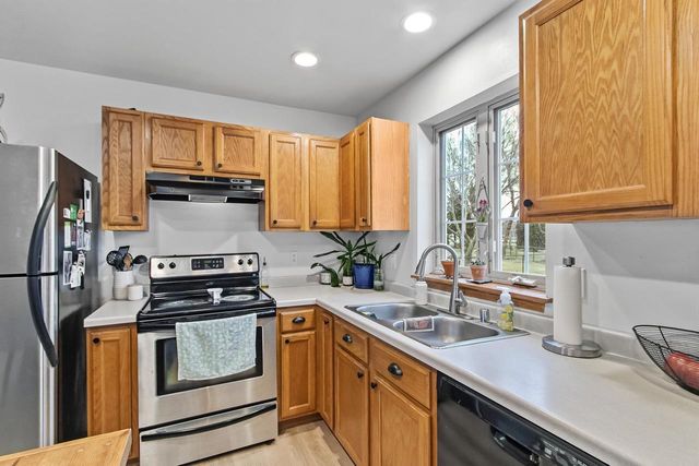 2225 Buckingham Road, Stoughton, WI 53589