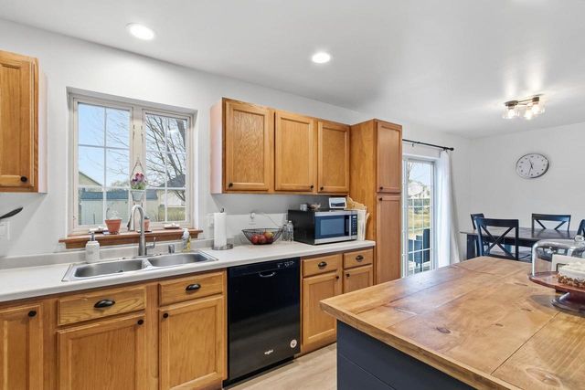 2225 Buckingham Road, Stoughton, WI 53589