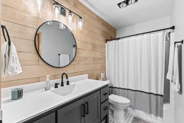 2225 Buckingham Road, Stoughton, WI 53589