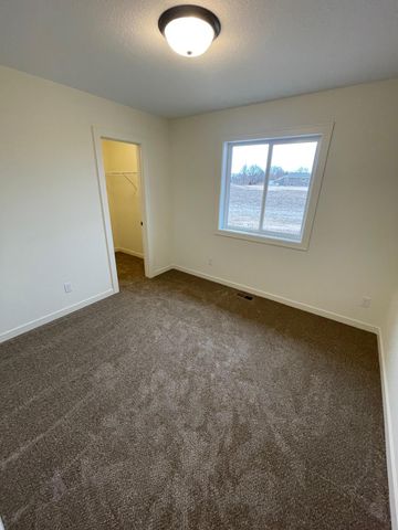 1436 34th Avenue SW, Cambridge, MN 55008
