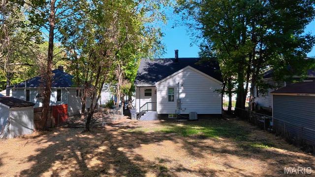 128 S 35th Street, Belleville, IL 62226