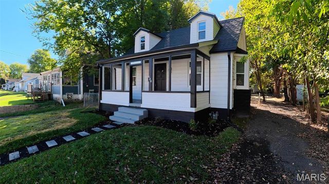 128 S 35th Street, Belleville, IL 62226