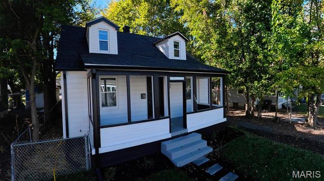 128 S 35th Street, Belleville, IL 62226