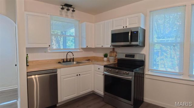128 S 35th Street, Belleville, IL 62226