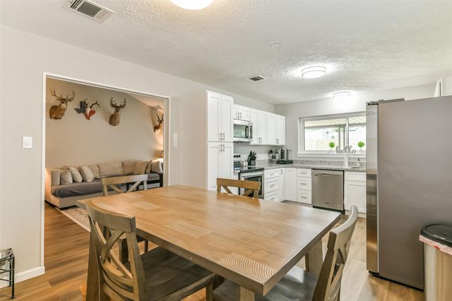 9902 Wren Street, La Porte, TX 77571