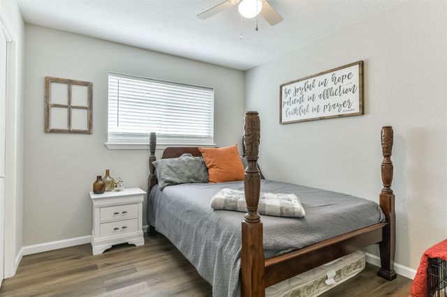 9902 Wren Street, La Porte, TX 77571