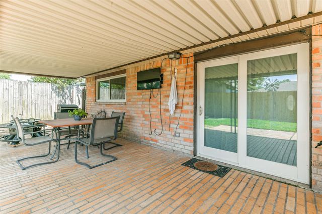 9902 Wren Street, La Porte, TX 77571