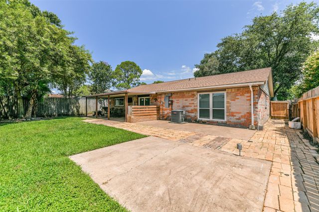 9902 Wren Street, La Porte, TX 77571