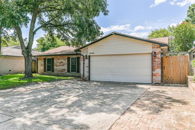 9902 Wren Street, La Porte, TX 77571